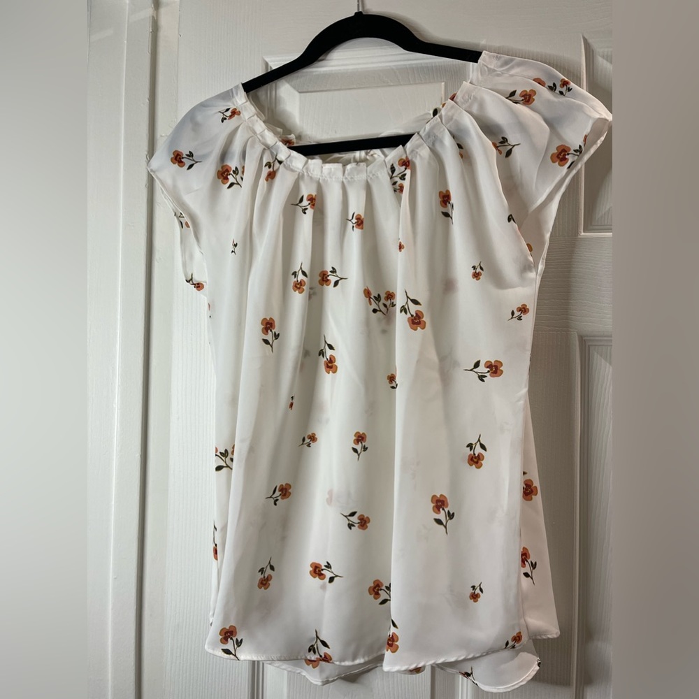 Lauren Conrad flutter sleeve floral blouse size medium white